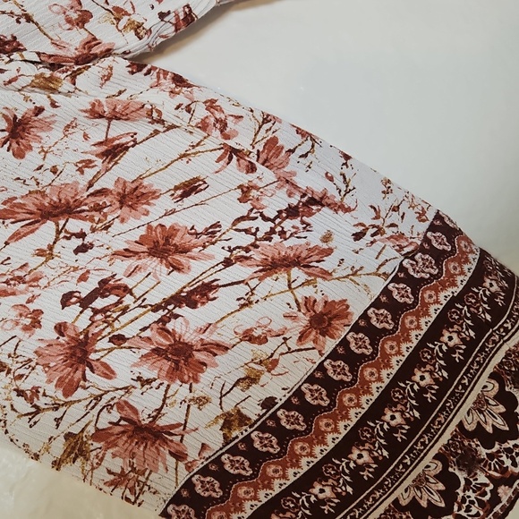 Chic Long Sleeve Floral Dress in Red and White - Picture 5 of 5